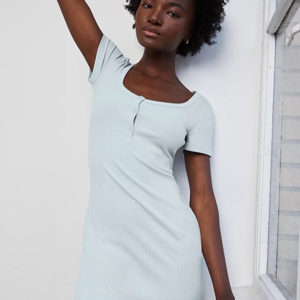 Baby Blue body con dress (aritzia) (S/P)